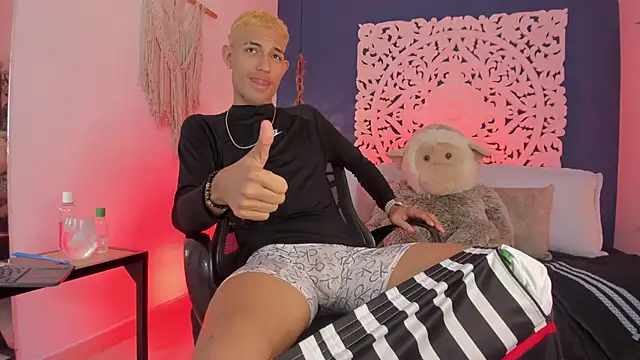 Adonis WB online show from January 2026 04:06:02 AM