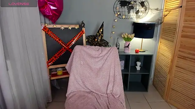 Snapshot of mishapallmer chatting on October 2025 01:50:02 AM mishapallmer online show from October 2025 01:50:02 AM