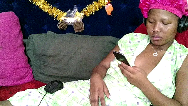 BUNNYCHOWX28 online show from January 2026 08:34:01 PM