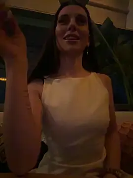 EllyLynn online show from March 2026 11:46:01 PM