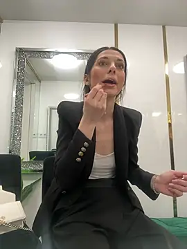 EllyLynn online show from March 2026 06:58:01 PM