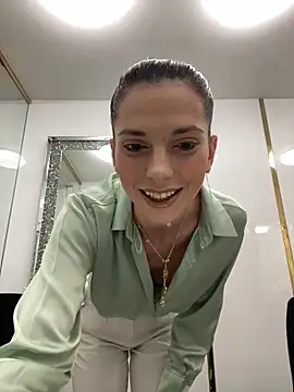 EllyLynn online show from April 2026 05:21:01 PM