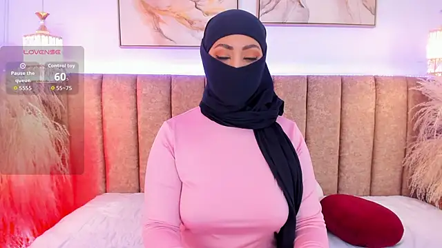 Snapshot of azza__ chatting on September 2025 12:09:01 PM azza online show from September 2025 12:09:01 PM