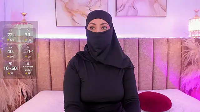 Snapshot of azza__ chatting on September 2025 12:21:02 PM azza online show from September 2025 12:21:02 PM