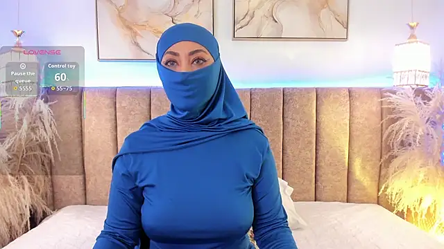 Snapshot of azza__ chatting on October 2025 12:12:02 PM azza online show from October 2025 12:12:02 PM