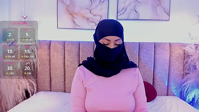 Snapshot of azza__ chatting on October 2025 12:04:02 PM azza online show from October 2025 12:04:02 PM