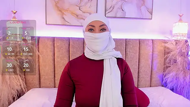 Snapshot of azza__ chatting on October 2025 12:05:01 PM azza online show from October 2025 12:05:01 PM