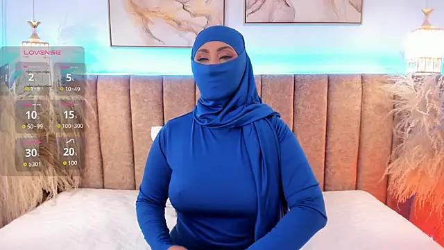 Snapshot of azza__ chatting on October 2025 12:50:01 PM azza online show from October 2025 12:50:01 PM