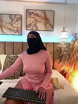 Snapshot of azza__ chatting on October 2025 02:18:02 PM azza online show from October 2025 02:18:02 PM