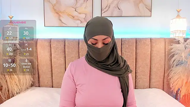 Snapshot of azza__ chatting on October 2025 12:20:01 PM azza online show from October 2025 12:20:01 PM