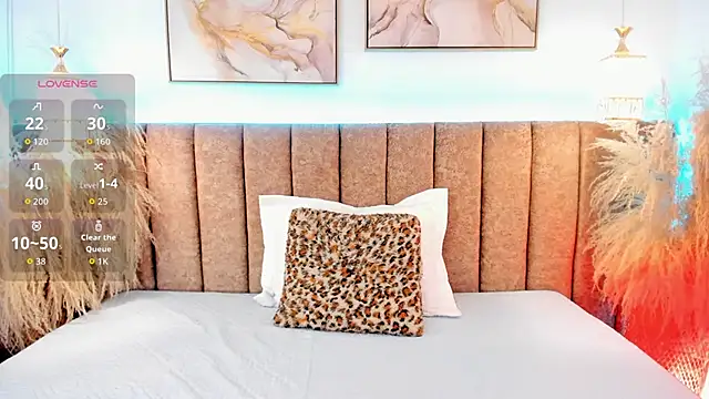 Snapshot of azza__ chatting on October 2025 11:55:01 AM azza online show from October 2025 11:55:01 AM