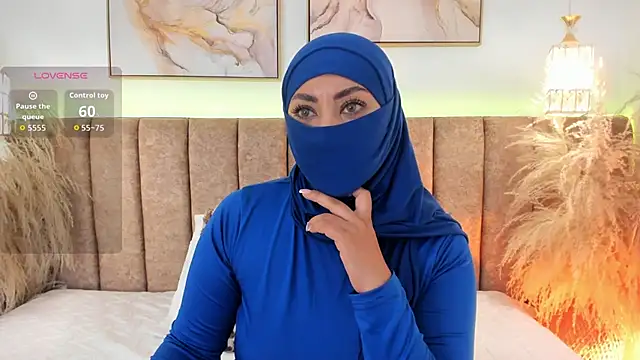 Snapshot of azza__ chatting on November 2025 12:27:02 PM azza online show from November 2025 12:27:02 PM