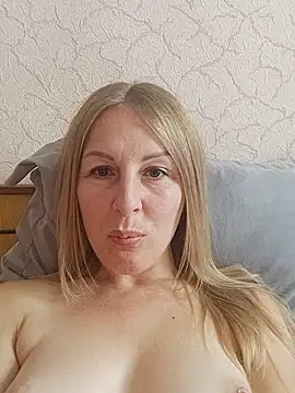 LunaSugarX online show from November 2025 08:28:02 AM