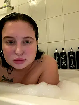 brunetteGirl274 online show from October 2025 07:56:02 PM