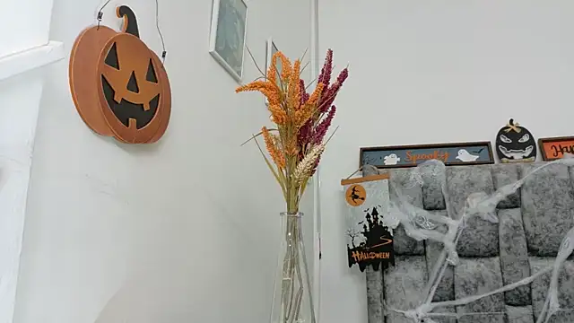 Snapshot of Lizbeth_Rouse chatting on October 2025 10:38:02 AM Lizbeth Rouse online show from October 2025 10:38:02 AM