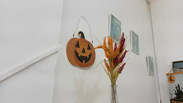 Snapshot of Lizbeth_Rouse chatting on October 2025 11:33:02 AM Lizbeth Rouse online show from October 2025 11:33:02 AM