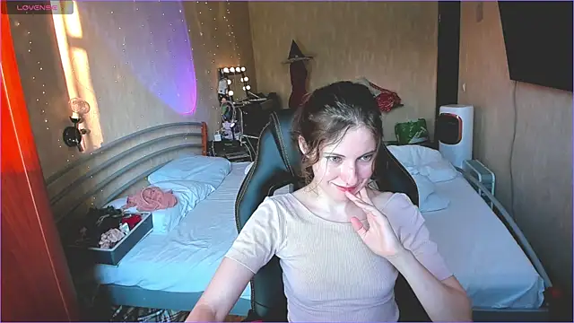 Snapshot of Agata_in_Wonderland chatting on September 2025 01:56:01 PM Agata in Wonderland online show from September 2025 01:56:01 PM