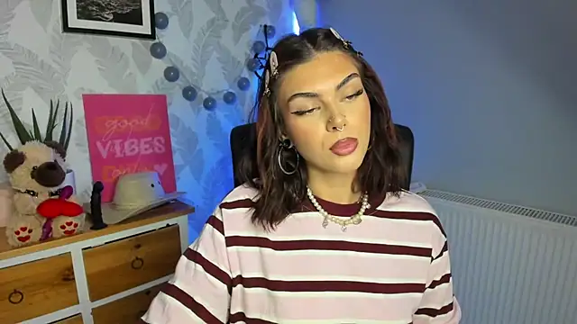 Snapshot of Nova_SIN chatting on June 2026 11:10:01 AM Nova SIN online show from June 2026 11:10:01 AM