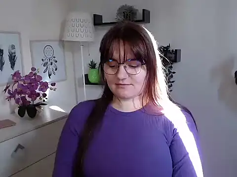Snapshot of Julie_Diamond chatting on October 2025 12:37:01 PM Julie Diamond online show from October 2025 12:37:01 PM
