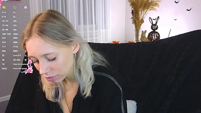 NyxaThorn online show from November 2025 02:41:01 PM