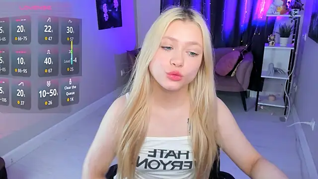 Millie Vanillies online show from October 2025 01:41:02 PM