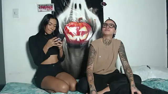 ParisAndVi online show from October 2025 02:03:02 AM