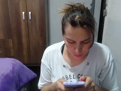 cloequeen15 online show from November 2025 05:46:02 PM