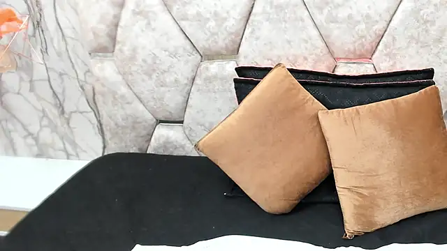 EXOTIC EBONY  online show from November 2025 07:04:01 PM