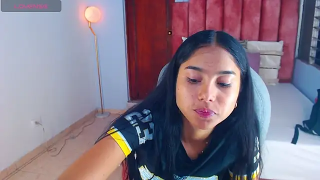 Milaa Star  online show from November 2025 04:01:01 AM