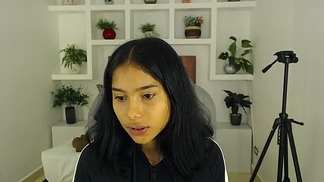 Milaa Star  online show from February 2026 04:05:02 AM