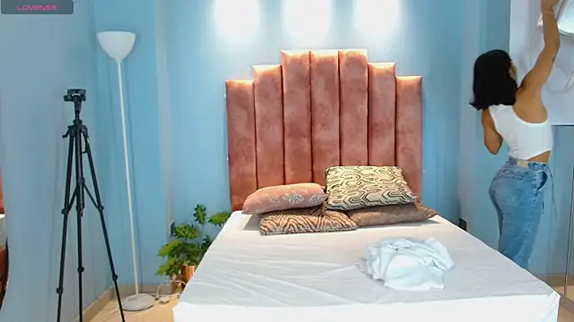 Milaa Star  online show from April 2026 03:09:02 AM