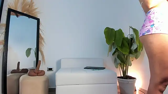 Snapshot of Noami_Rose chatting on September 2025 11:26:01 PM Noami Rose online show from September 2025 11:26:01 PM