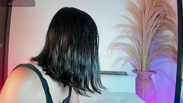 Snapshot of Noami_Rose chatting on December 2025 01:48:02 AM Noami Rose online show from December 2025 01:48:02 AM