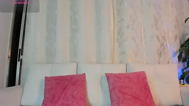 Snapshot of Noami_Rose chatting on February 2026 03:10:01 AM Noami Rose online show from February 2026 03:10:01 AM