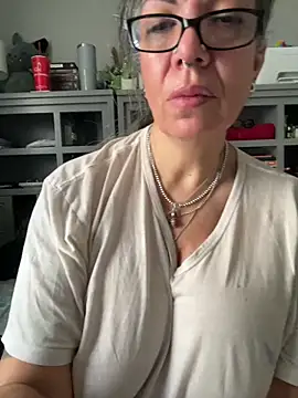 dieseldame1313 online show from February 2026 04:10:02 PM