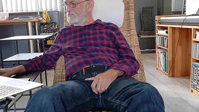 Snapshot of ewaldwillems99 chatting on October 2025 01:22:01 PM ewaldwillems99 online show from October 2025 01:22:01 PM
