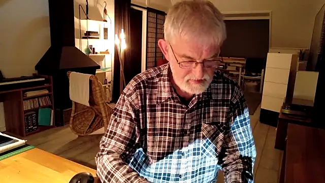 ewaldwillems99 online show from November 2025 07:57:01 PM