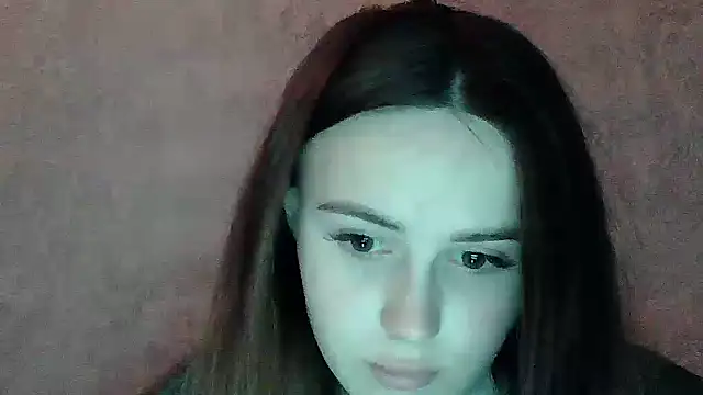 SweetLoraa online show from April 2026 08:24:02 PM