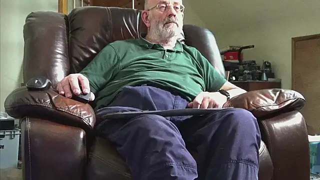 Snapshot of janzer13 chatting on March 2026 02:01:01 PM janzer13 online show from March 2026 02:01:01 PM