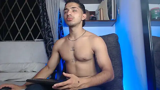 ArturoCardona  online show from April 2026 12:49:02 AM