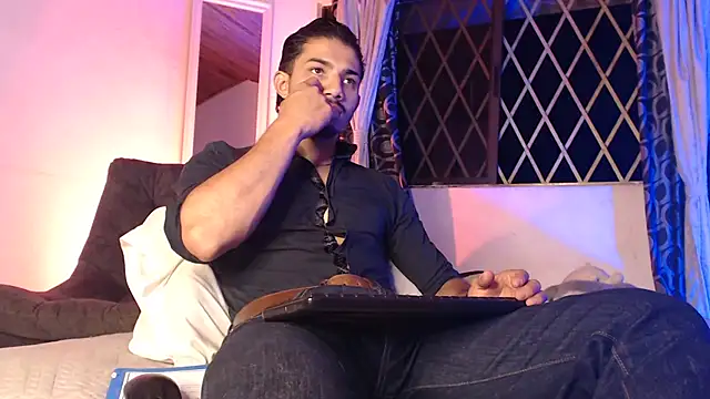 Snapshot of ArturoCardona_ chatting on April 2026 01:36:02 AM ArturoCardona online show from April 2026 01:36:02 AM