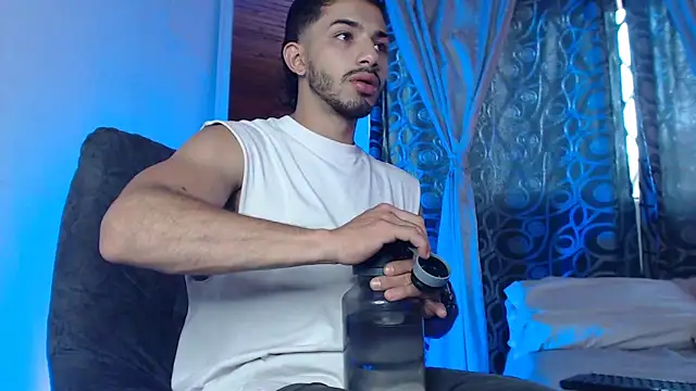 Snapshot of ArturoCardona_ chatting on May 2026 09:09:01 PM ArturoCardona online show from May 2026 09:09:01 PM