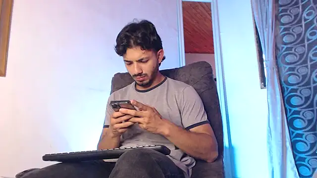 Snapshot of ArturoCardona_ chatting on May 2026 10:05:02 PM ArturoCardona online show from May 2026 10:05:02 PM
