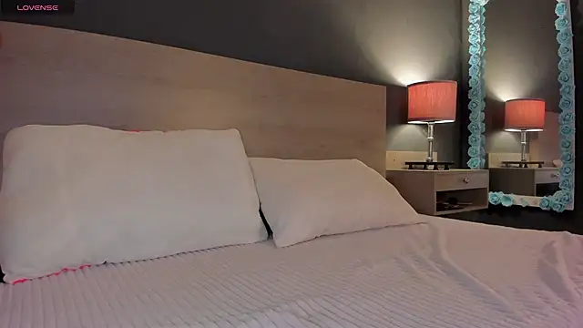 Zoe Ruiiz online show from December 2025 10:30:02 PM