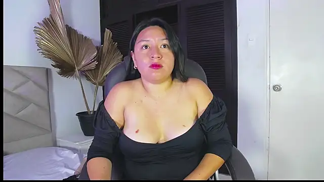 BellaRoux1 online show from March 2026 12:00:02 PM