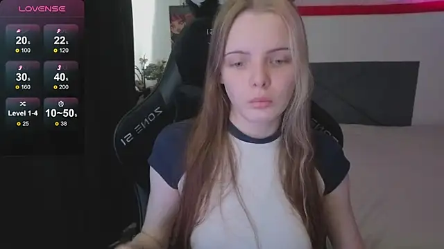 Luna Navy online show from November 2025 09:09:01 AM