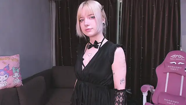 godlikegirlyy online show from October 2025 03:32:01 PM