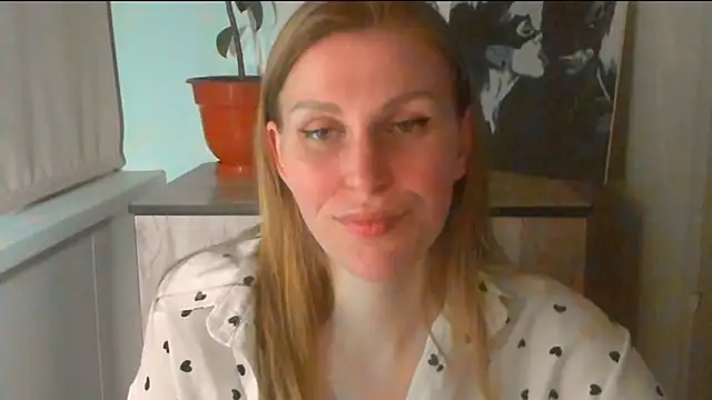 Snapshot of JuliaMuuun chatting on March 2026 08:10:01 PM JuliaMuuun online show from March 2026 08:10:01 PM