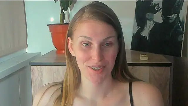 Snapshot of JuliaMuuun chatting on April 2026 09:15:01 PM JuliaMuuun online show from April 2026 09:15:01 PM