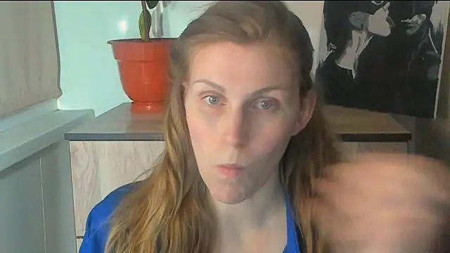 Snapshot of JuliaMuuun chatting on April 2026 08:09:02 PM JuliaMuuun online show from April 2026 08:09:02 PM